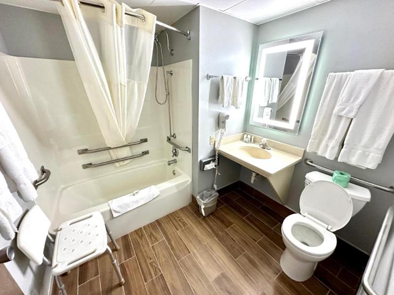 Americinn & Suites By Wyndham Baraboo Event Center image
