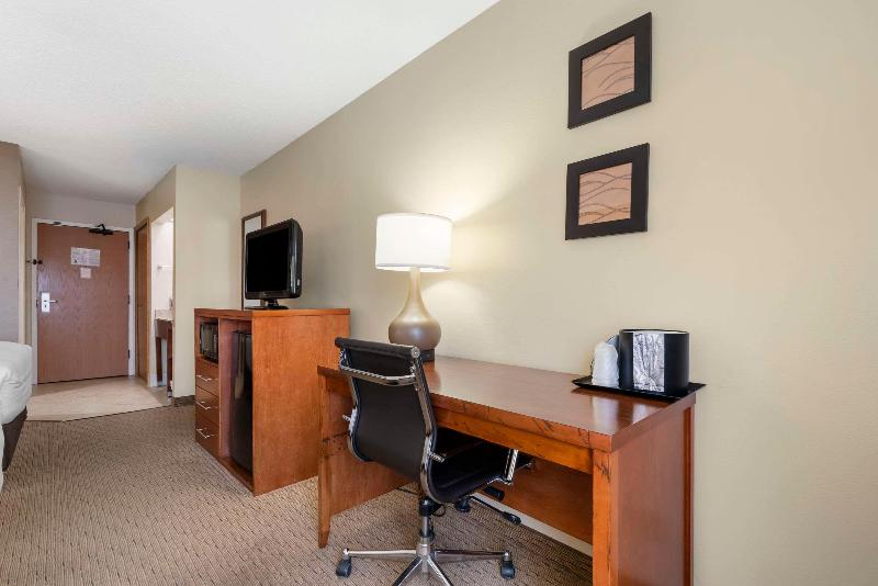 Comfort Inn & Suites Black River Falls I-94 image