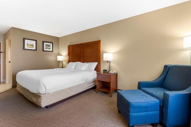 Comfort Inn & Suites Black River Falls I-94 image