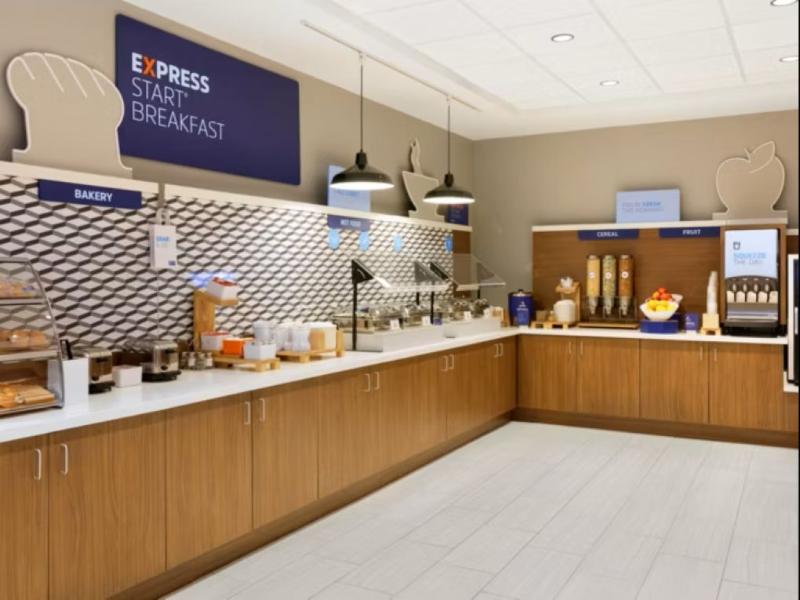 Holiday Inn Express & Suites Bridgeport image