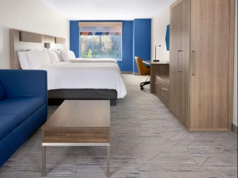 Holiday Inn Express & Suites Bridgeport image