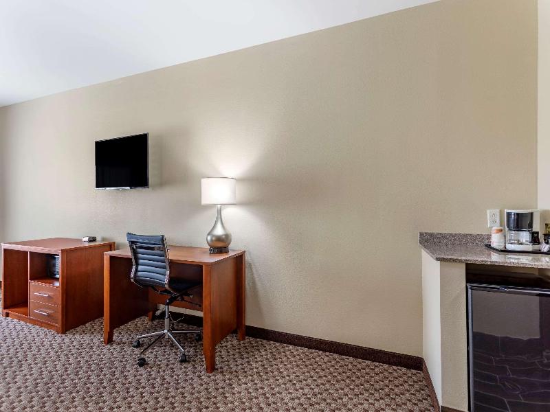 Comfort Inn & Suites image