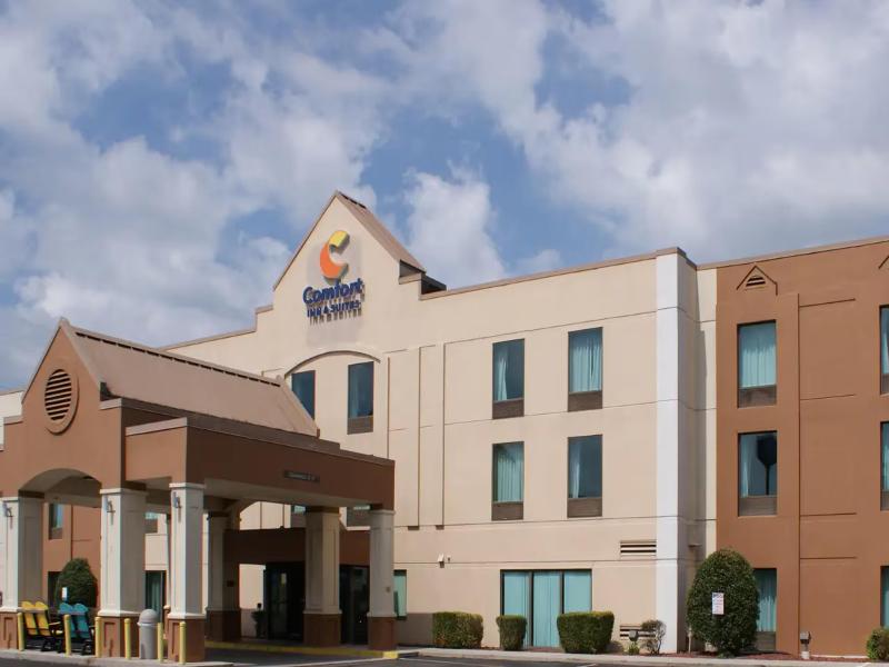Comfort Inn & Suites Cookeville — exterior view