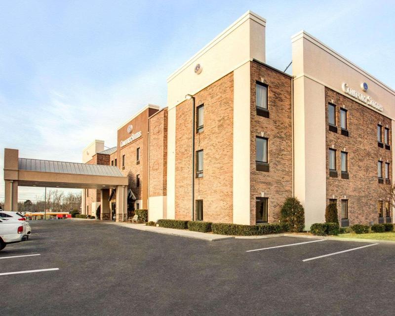 Comfort Suites North image