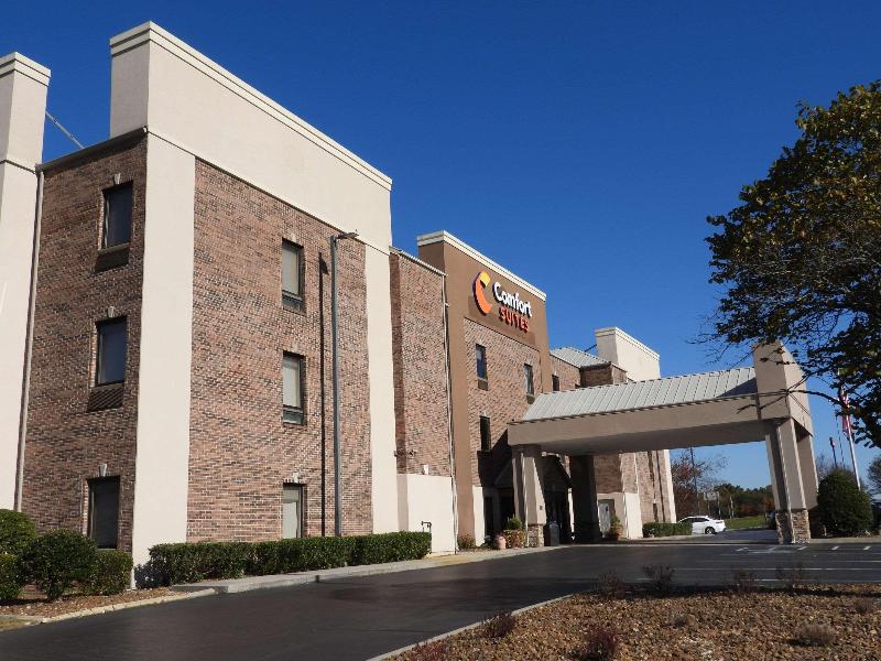 Comfort Suites North image