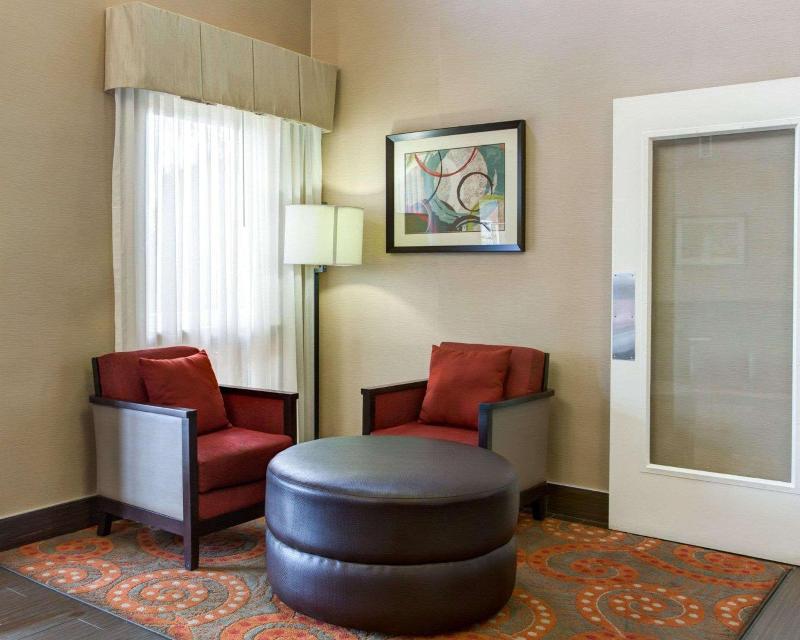Comfort Suites North image
