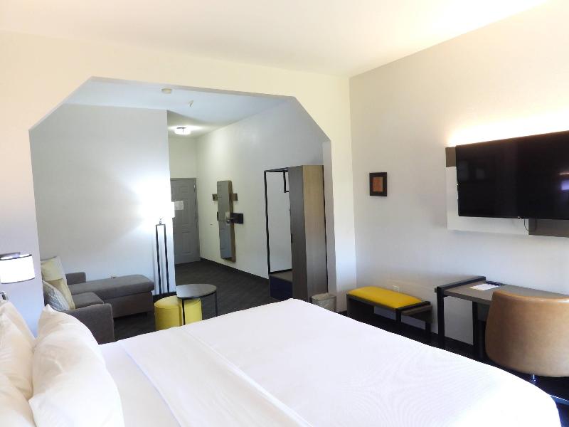 Comfort Suites North image