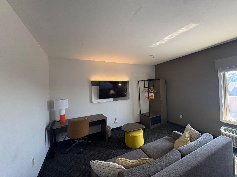 Comfort Suites North image