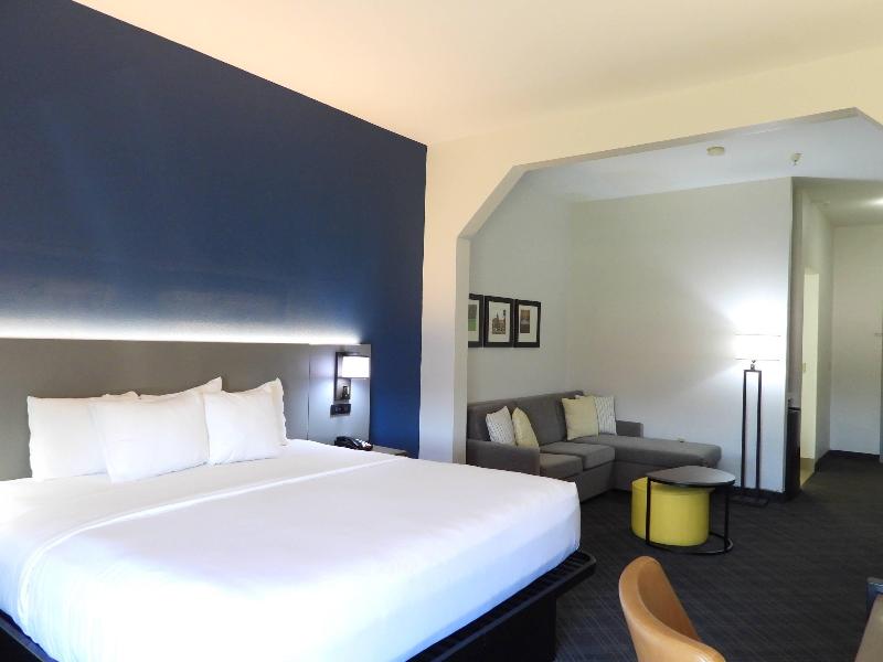 Comfort Suites North image