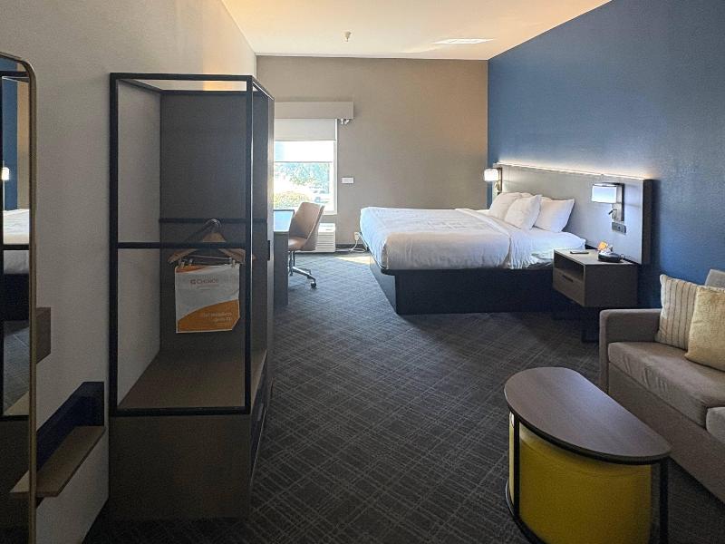 Comfort Suites North image