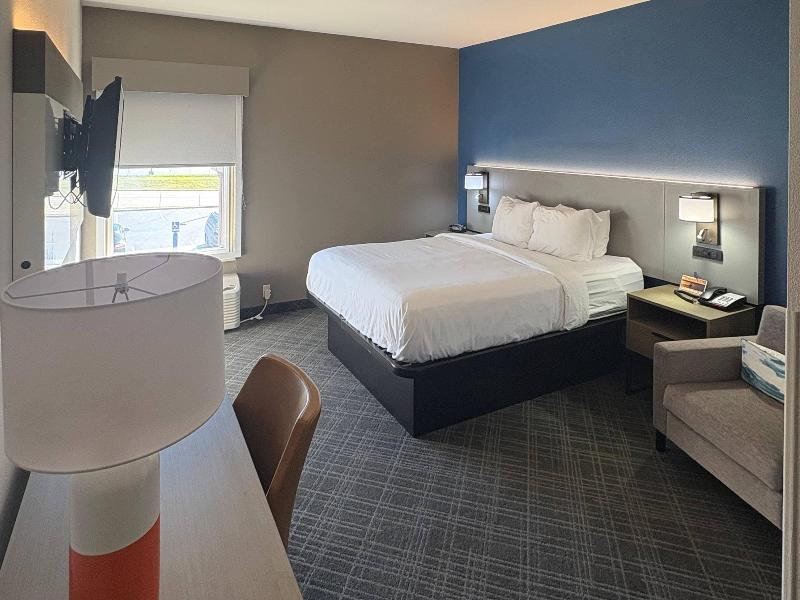 Comfort Suites North image