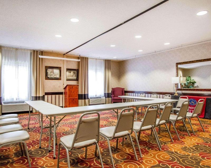 Comfort Suites Mobile East Bay image