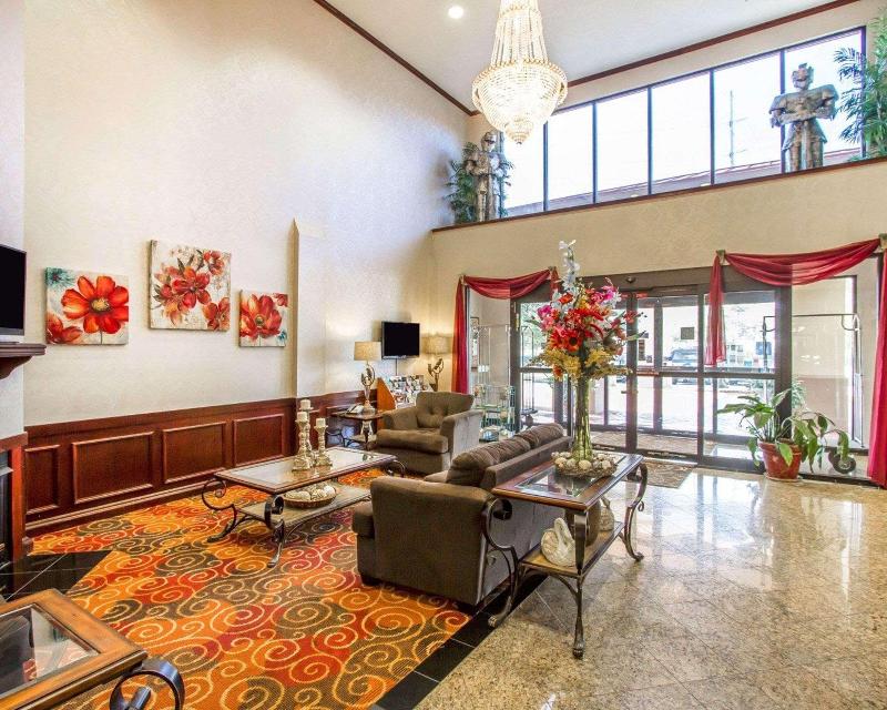Comfort Suites Mobile East Bay image