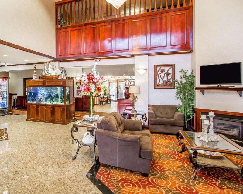 Comfort Suites Mobile East Bay image