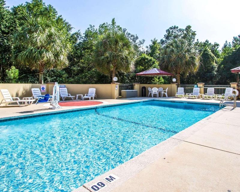 Comfort Suites Mobile East Bay image