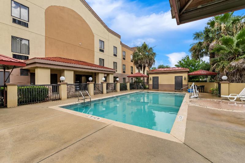 Comfort Suites Mobile East Bay image