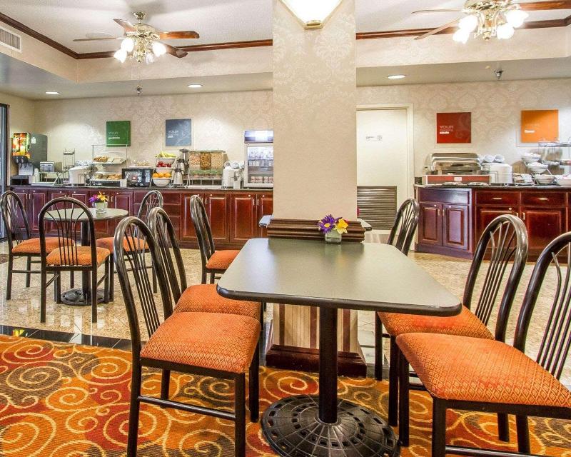 Comfort Suites Mobile East Bay image