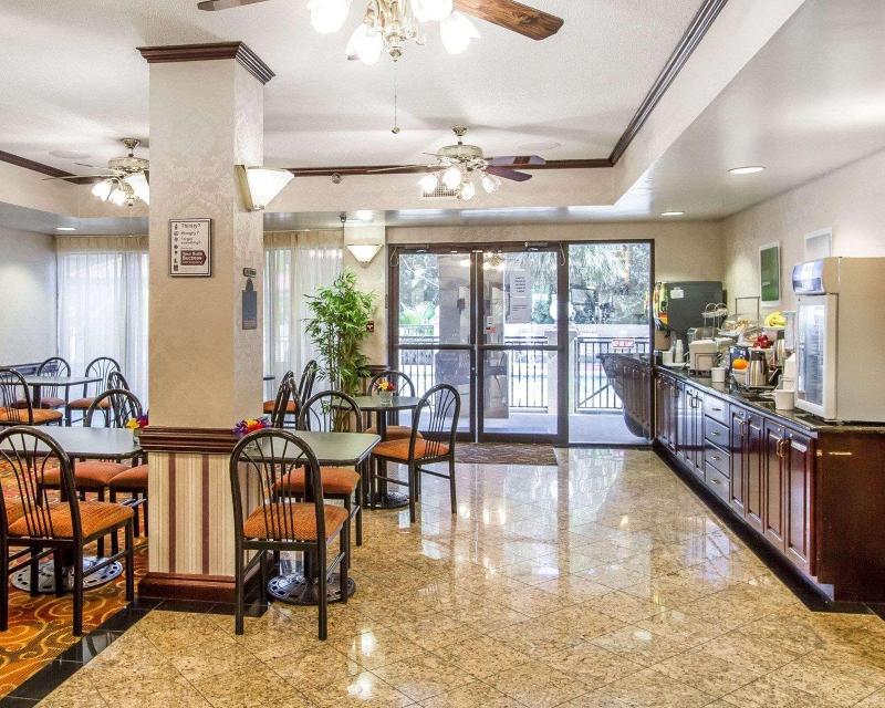 Comfort Suites Mobile East Bay image