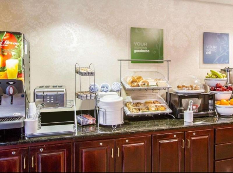 Comfort Suites Mobile East Bay image
