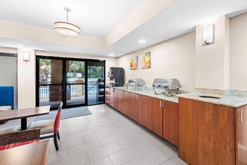 Comfort Suites Mobile East Bay image