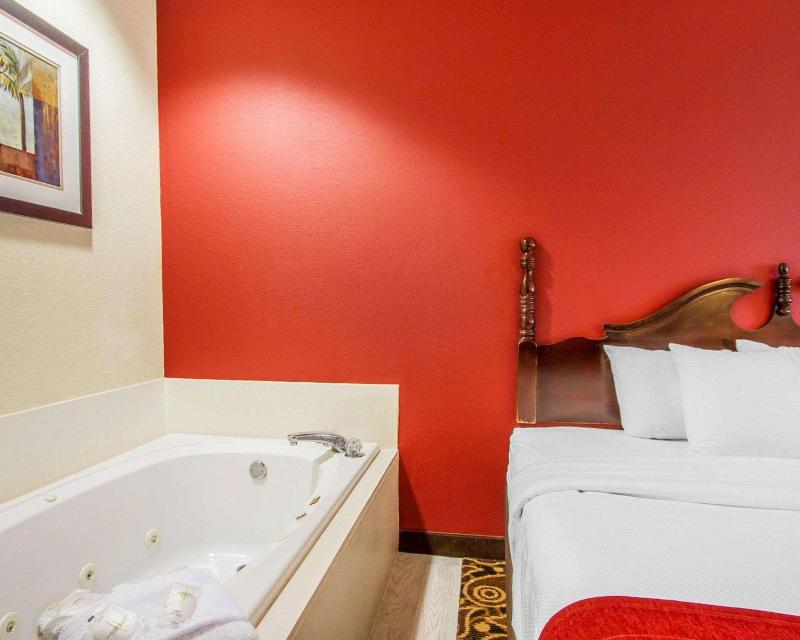 Comfort Suites Mobile East Bay image