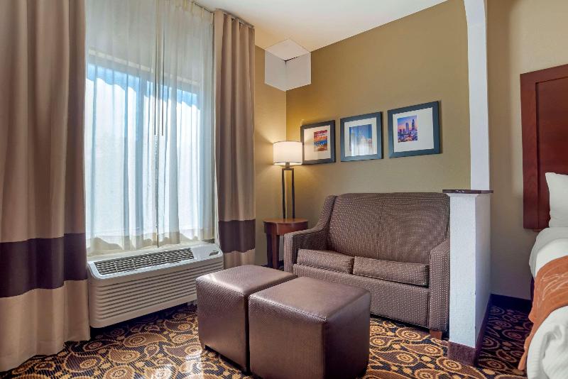 Comfort Suites Mobile East Bay image