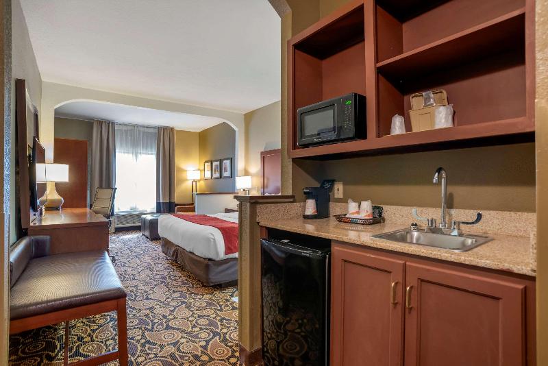 Comfort Suites Mobile East Bay image