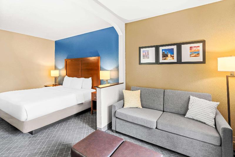 Comfort Suites Mobile East Bay image