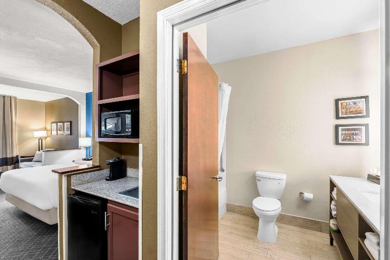 Comfort Suites Mobile East Bay image