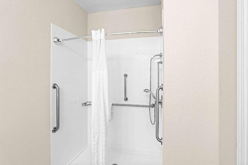 Comfort Suites Mobile East Bay image