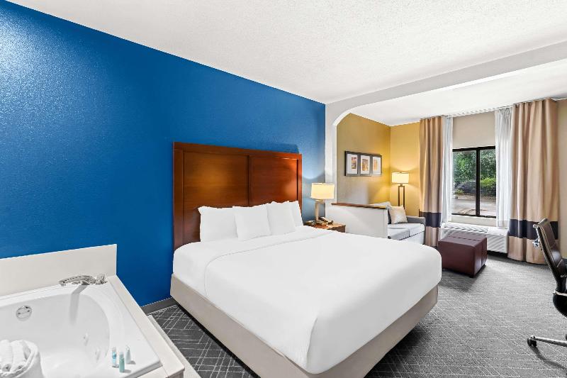 Comfort Suites Mobile East Bay image