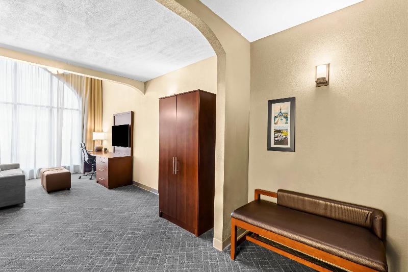 Comfort Suites Mobile East Bay image