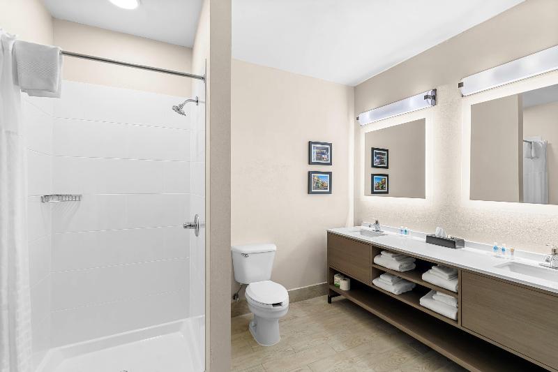 Comfort Suites Mobile East Bay image