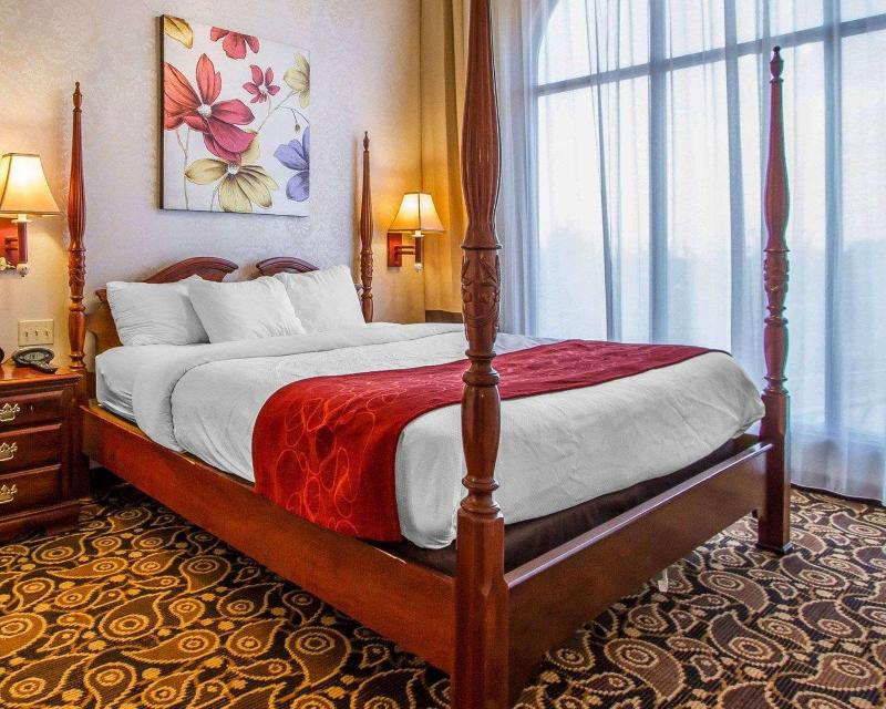 Comfort Suites Mobile East Bay image