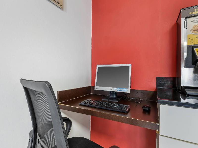Econo Lodge Research Triangle Park image