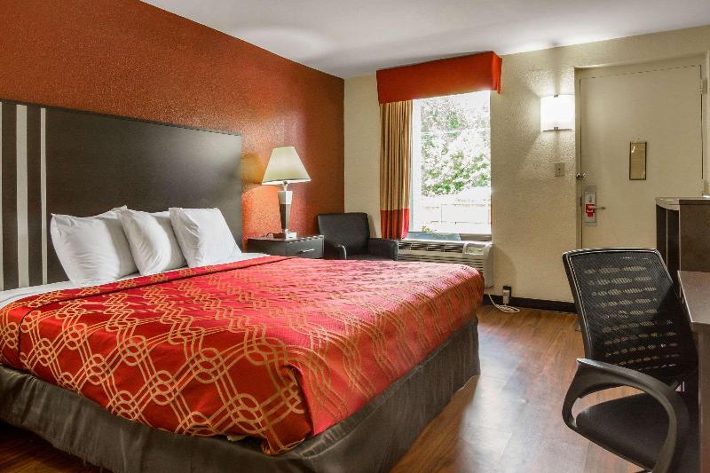 Econo Lodge Research Triangle Park image