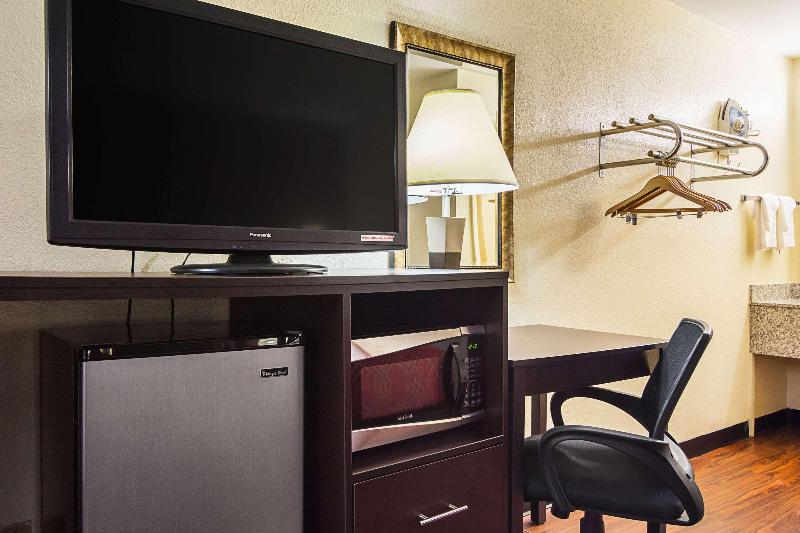 Econo Lodge Research Triangle Park image