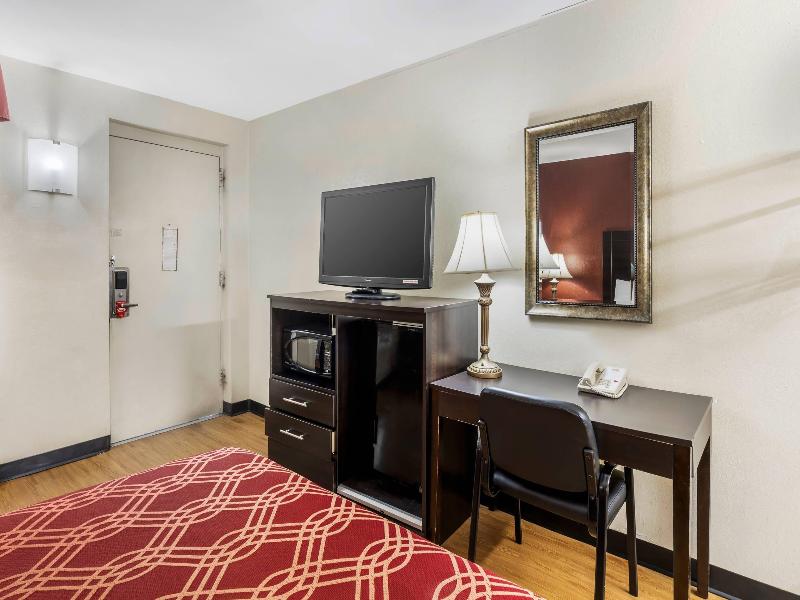 Econo Lodge Research Triangle Park image