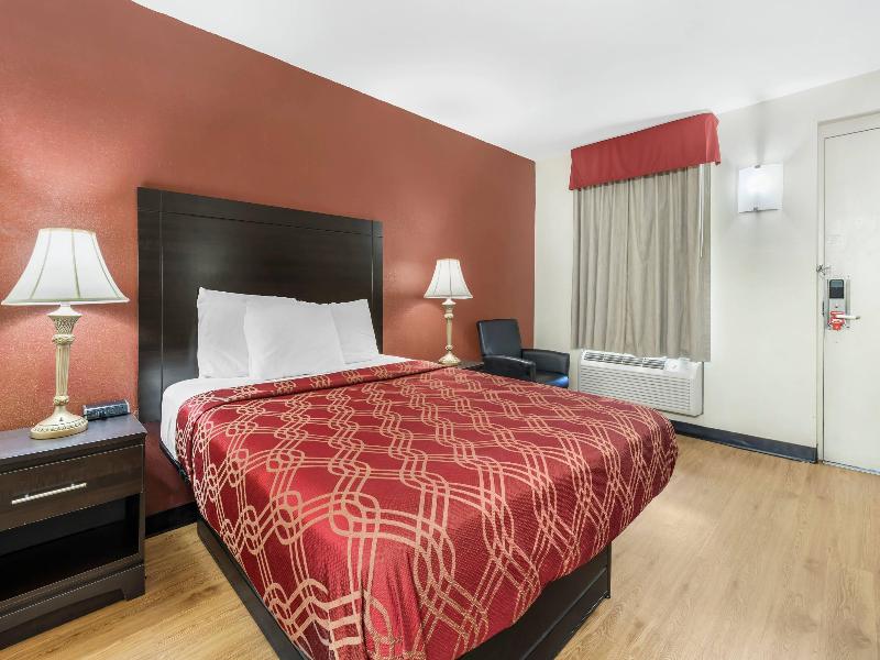 Econo Lodge Research Triangle Park image