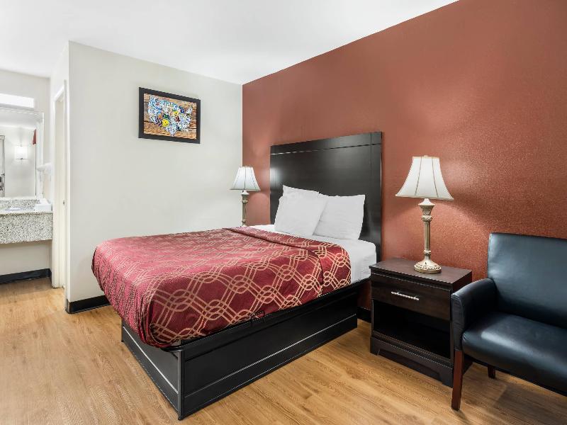 Econo Lodge Research Triangle Park image