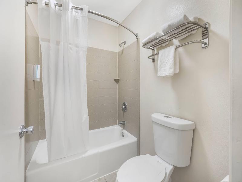 Econo Lodge Research Triangle Park image