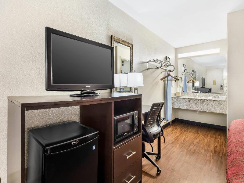 Econo Lodge Research Triangle Park image