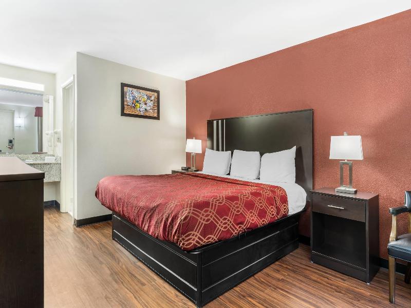 Econo Lodge Research Triangle Park image