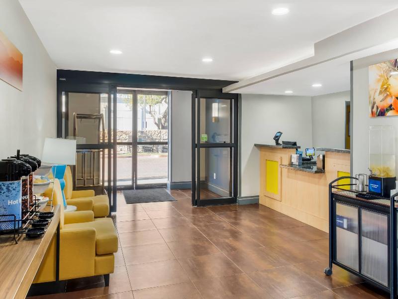 Comfort Inn & Suites I-10 Airport image