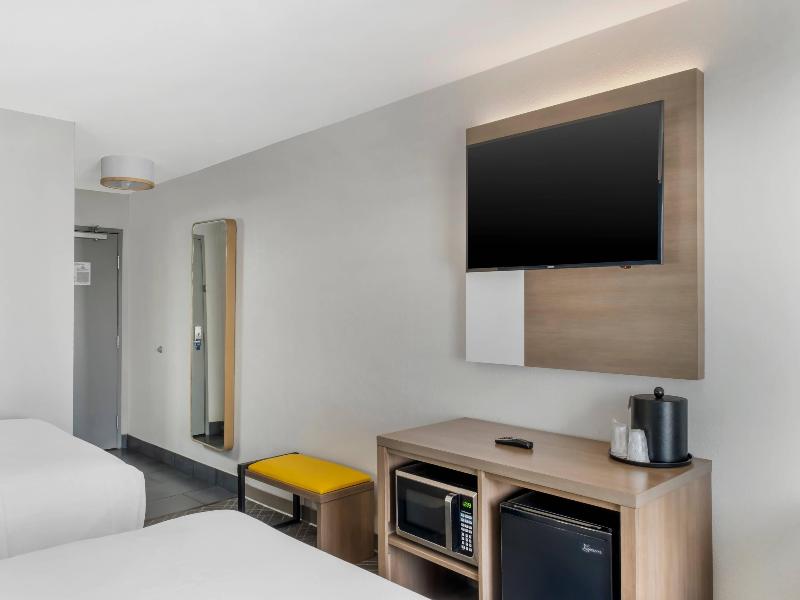 Comfort Inn & Suites I-10 Airport image
