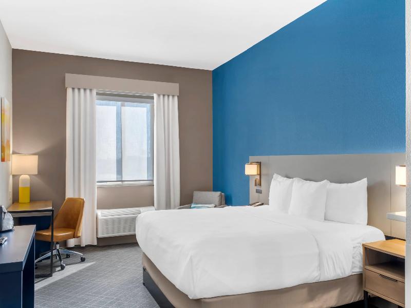 Comfort Inn & Suites I-10 Airport image