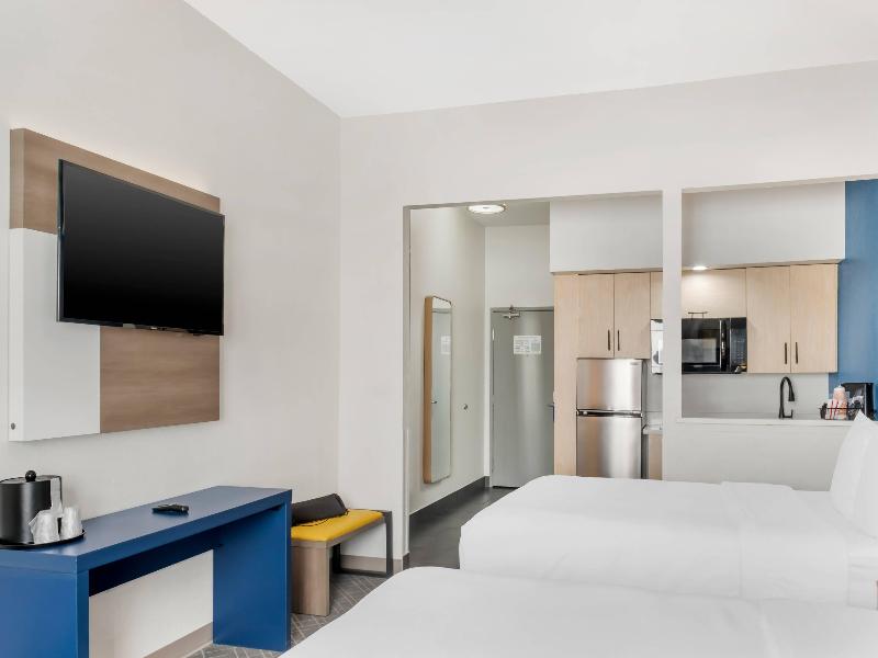 Comfort Inn & Suites I-10 Airport image