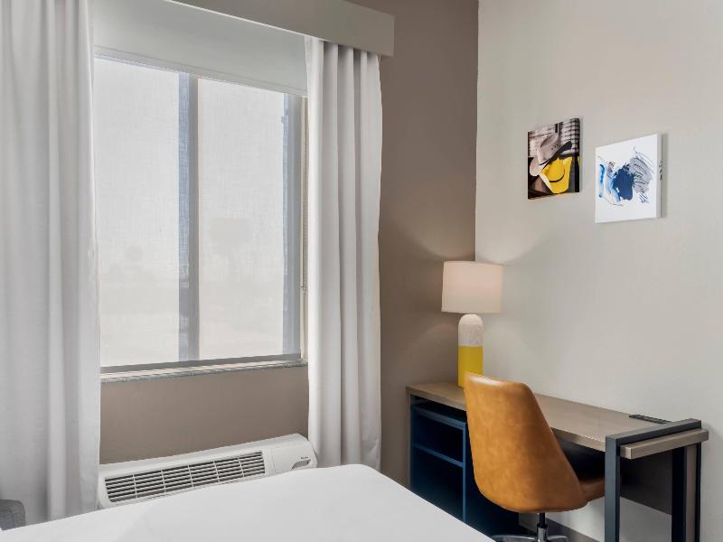 Comfort Inn & Suites I-10 Airport image