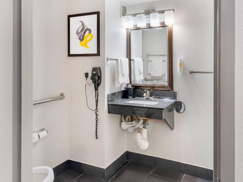 Comfort Inn & Suites I-10 Airport image