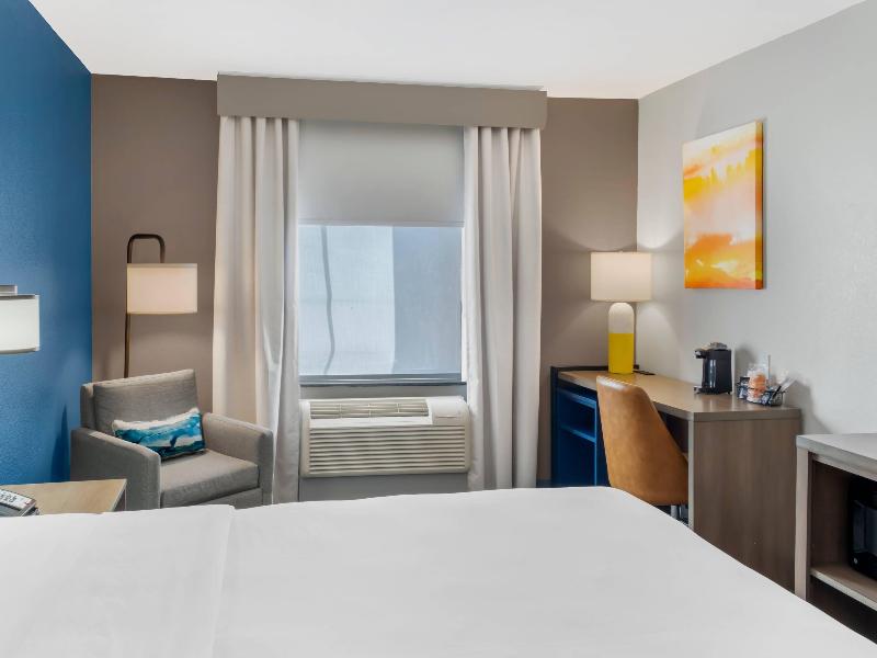 Comfort Inn & Suites I-10 Airport image